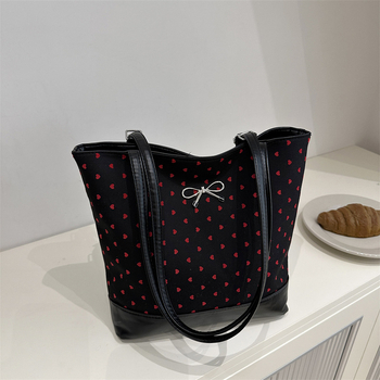 Női PU crossbody táska, városi minimalist stílus, vízszintes négyzet alakú forma, cipzáras zárás, belső cipzáras zseb