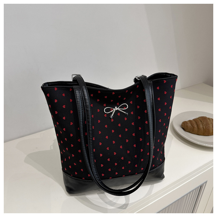 Női PU crossbody táska, városi minimalist stílus, vízszintes négyzet alakú forma, cipzáras zárás, belső cipzáras zseb