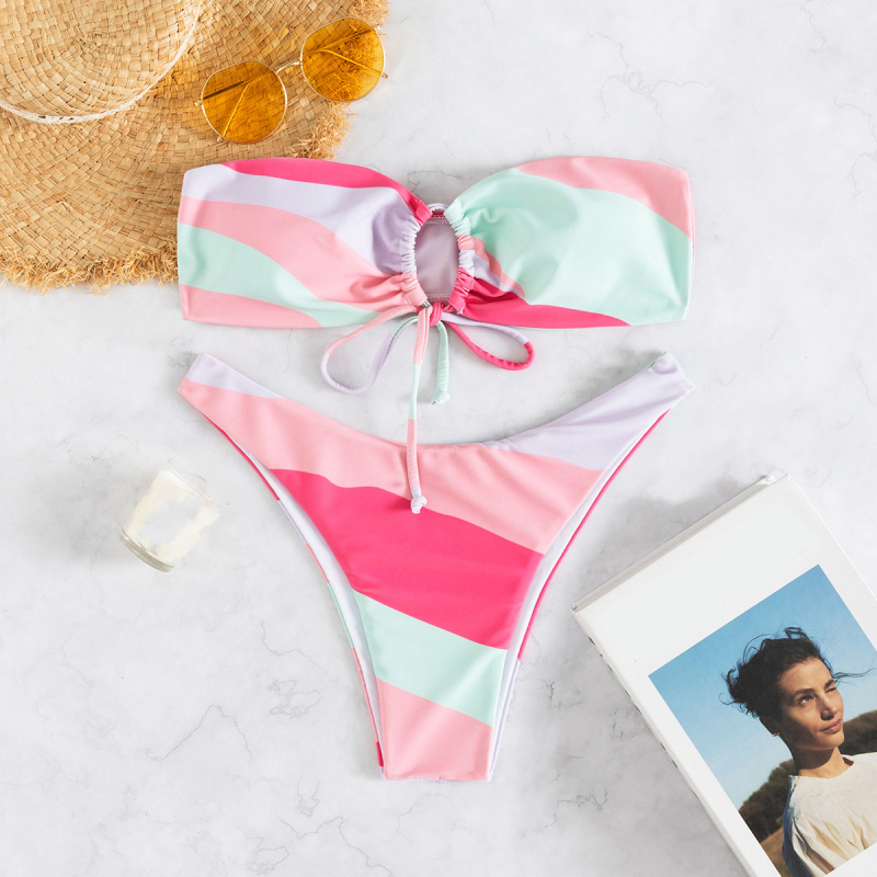 Costum de baie din două piese, top cu bureți, imprimeu floral, înaltă elasticitate; material poliester-spandeks (80% spandex); căptușeală din nylon (82%)