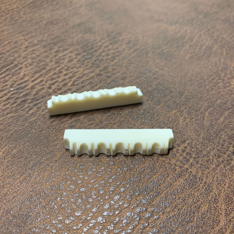 RIZO Σετ Nut και Saddle από οστό βοδιού για φολκ, κλασικές και ukulele κιθάρες – Ox bone, U-shaped, μάρκα RIZO