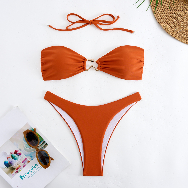 Costum de baie bikini din nylon pentru femei, cu pernute pentru bust, fără spate, cu elasticitate înaltă; 145 g, căptușeală poliester 82%.