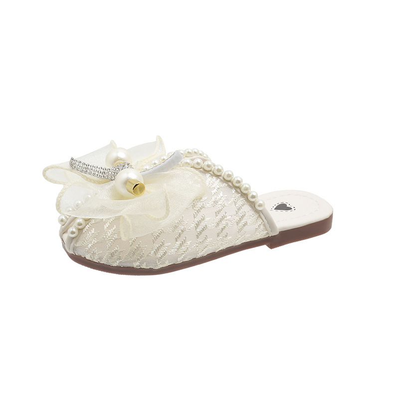 Bērnu sandalēs — samta augšdaļa, mežģīņu tīklu dizains, atvērts pirksts, pērļu dekorācija priekšējā daļā, teļa cīpslas zole