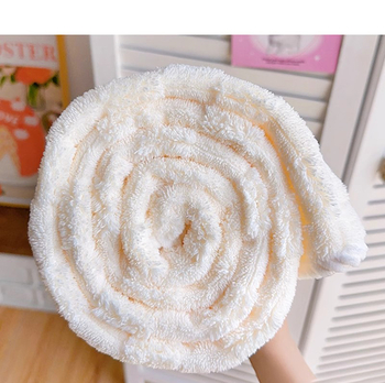 Koralo velūro vonios rankšluosčių ir plaukų džiovintuvo kepurės rinkinys, sugeriantis vandenį ir greitai džiūstantis; 150D siūlai; Jacquard plokščias mezgimas; svoris 200–300 g