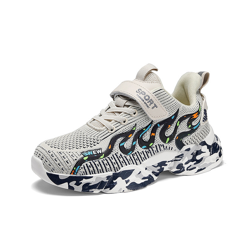 Naik Wolf fiúknak szóló futócipő Naik Wolf (Légáteresztő hálós felsőrész; Velcro zárás; Flaming minta; EVA talp; Minden évszakban használható)