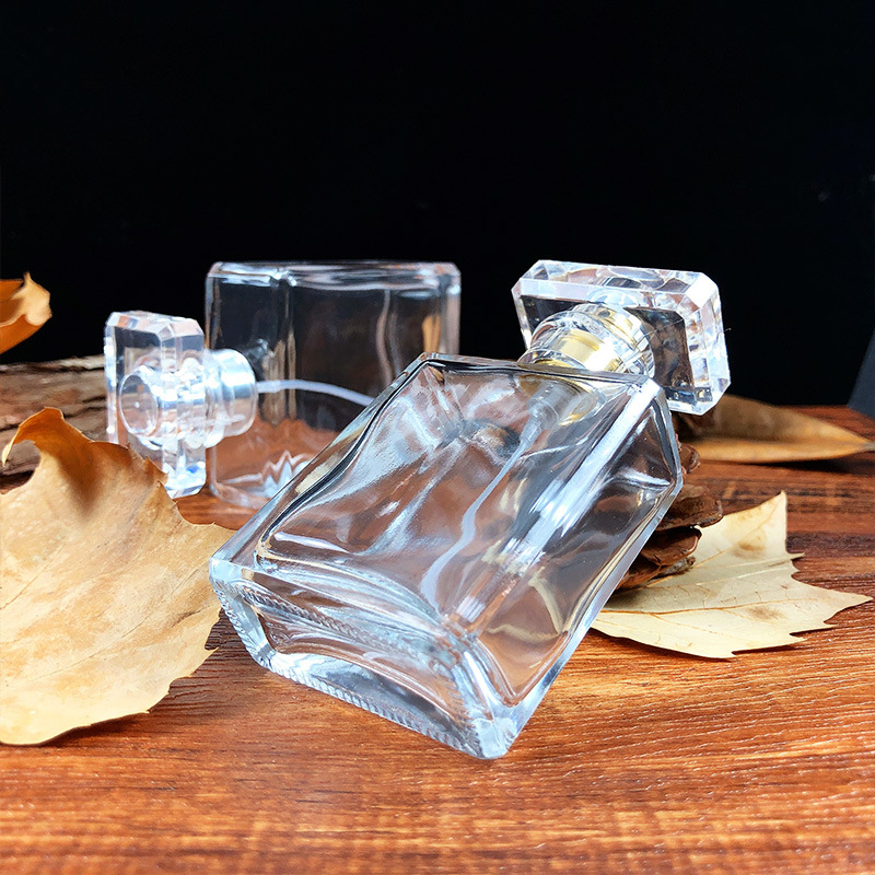 Μπουκάλι αρώματος από κρύσταλλο γυαλί, τετράγωνο σχήμα, παχύ κάτω και σπρέι με κλικ, δυνατότητα εκτύπωσης λογότυπου