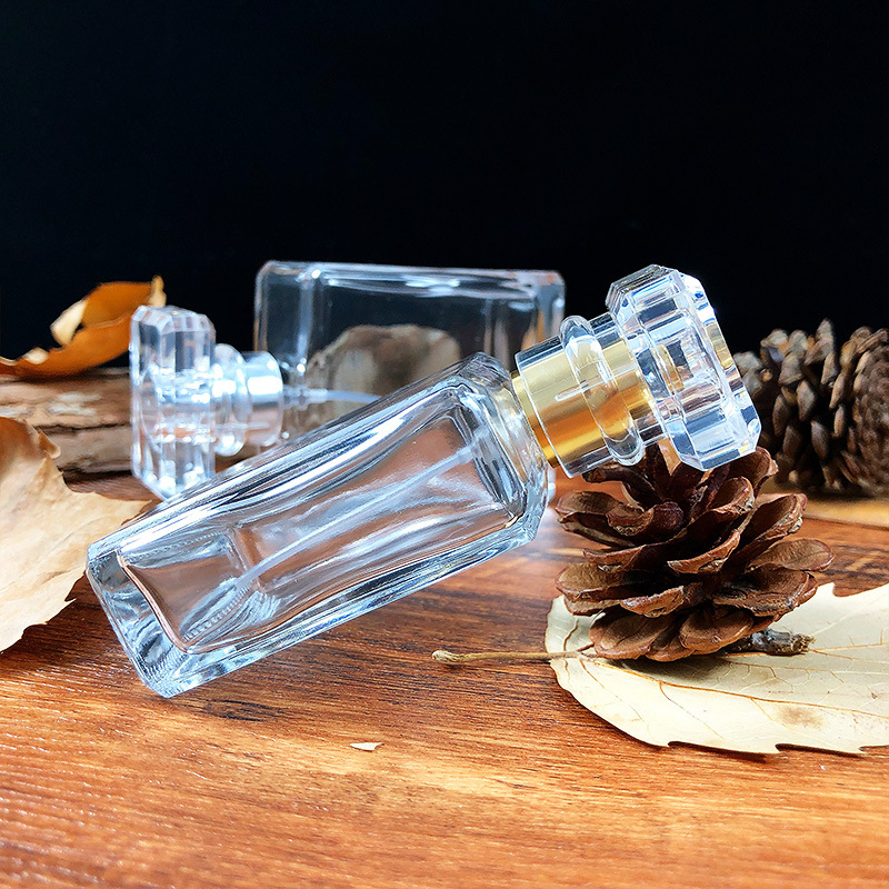 Μπουκάλι αρώματος από κρύσταλλο γυαλί, τετράγωνο σχήμα, παχύ κάτω και σπρέι με κλικ, δυνατότητα εκτύπωσης λογότυπου