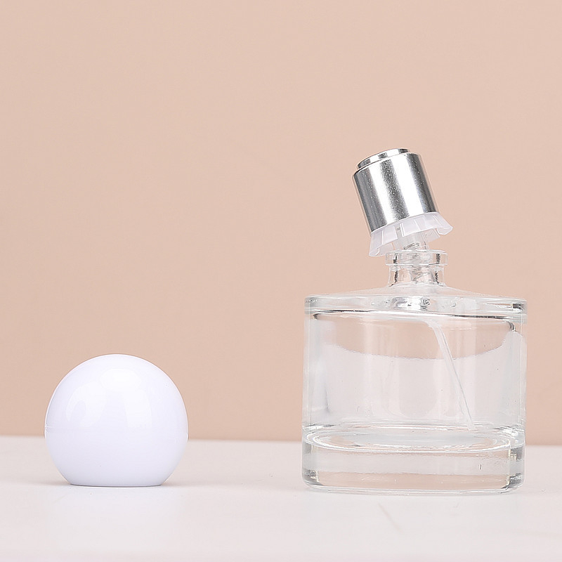 Стъклена бутилка за спрей парфюм, изработена чрез формиране на бутилки; лицензирано частно етикетиране; Марка: Makeup shopkeeper; Опаковка: ниво 2.