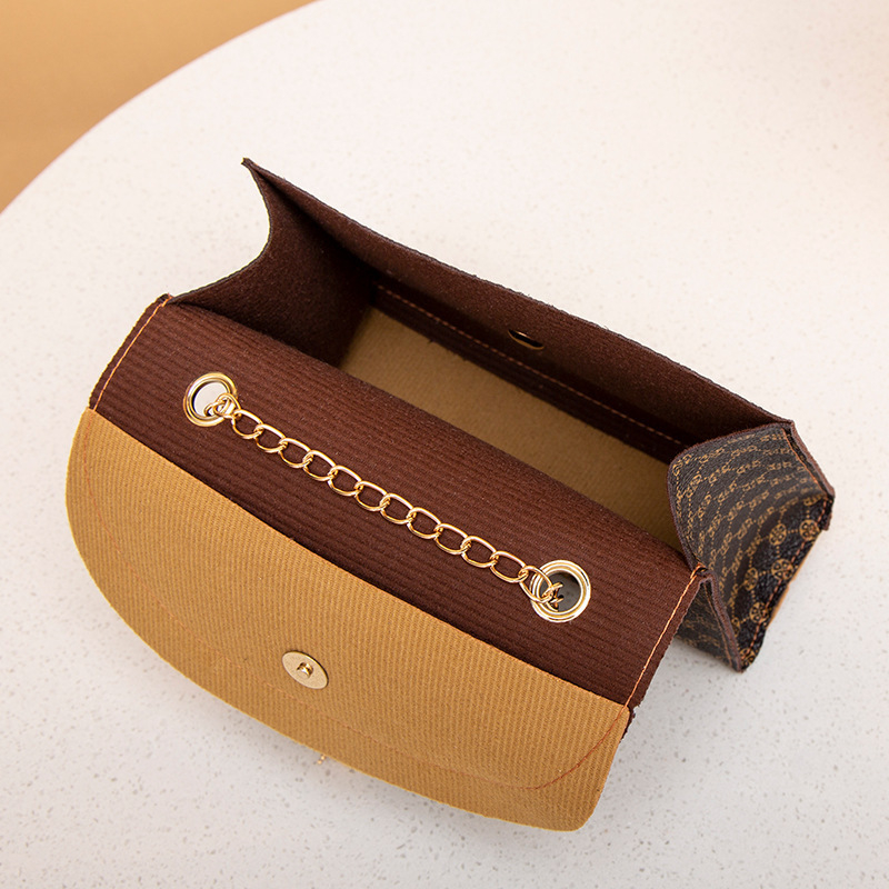 Geantă crossbody pătrată cu ciucuri în formă de coroană, PU, stil stradal, formă orizontală pătrată, închidere tip capac, geantă cu capac