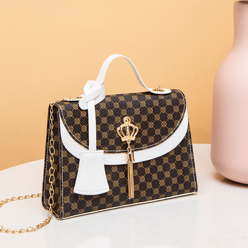 Geantă crossbody pătrată cu ciucuri în formă de coroană, PU, stil stradal, formă orizontală pătrată, închidere tip capac, geantă cu capac