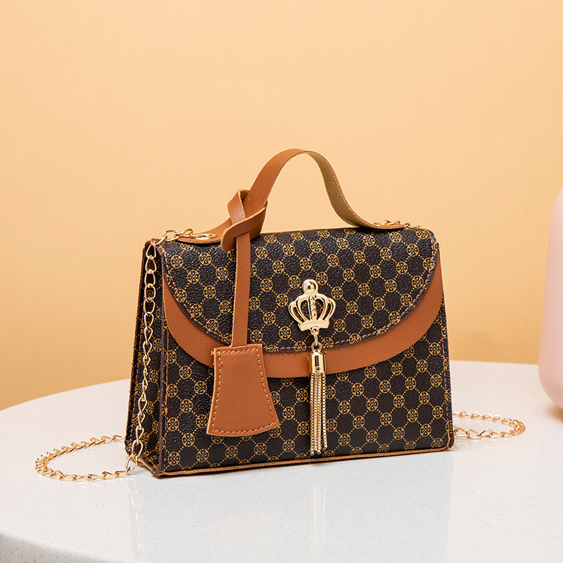 Geantă crossbody pătrată cu ciucuri în formă de coroană, PU, stil stradal, formă orizontală pătrată, închidere tip capac, geantă cu capac