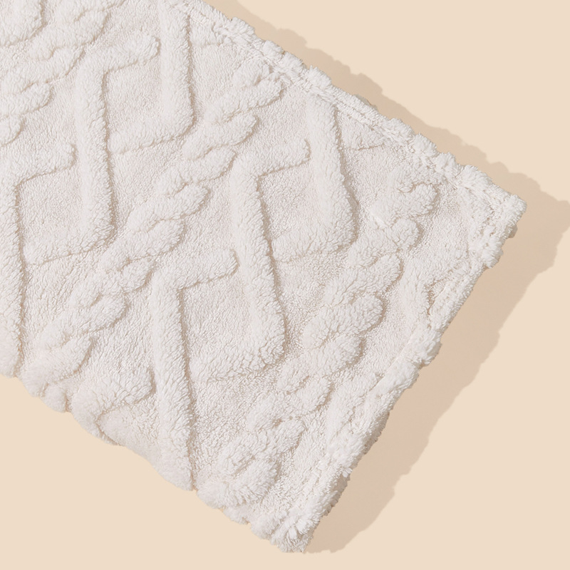 Kūdikių flanelės pledas – 300–500 g, tinkamas nuo gimimo iki 3 metų, keturi sezonai, lengvas prabangos stilius