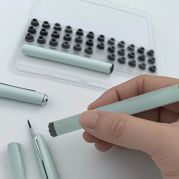 Σετ σφραγίδων νυχιών με ποικίλα εναλλάξιμα σχέδια και δύο ταιριαστές λαβές για DIY σχέδια; διαθέσιμο σε σετ 6/18/36/48 τεμαχίων; υλικό: μαλακή κόλλα.