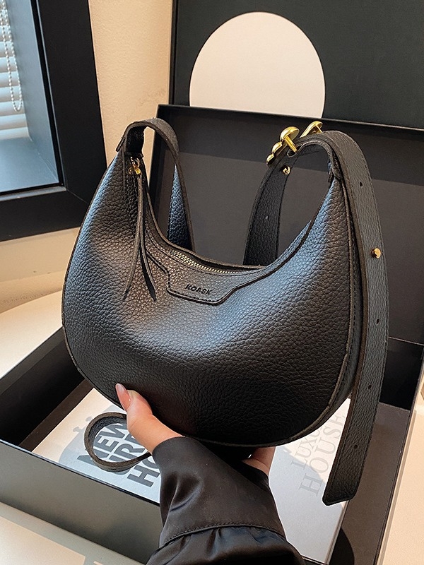 Félhold alakú crossbody táska, városi minimalizmus, PU bőr, cipzár, ID zseb