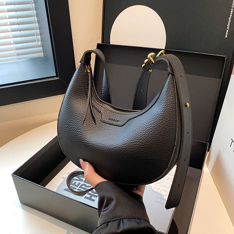 Félhold alakú crossbody táska, városi minimalizmus, PU bőr, cipzár, ID zseb