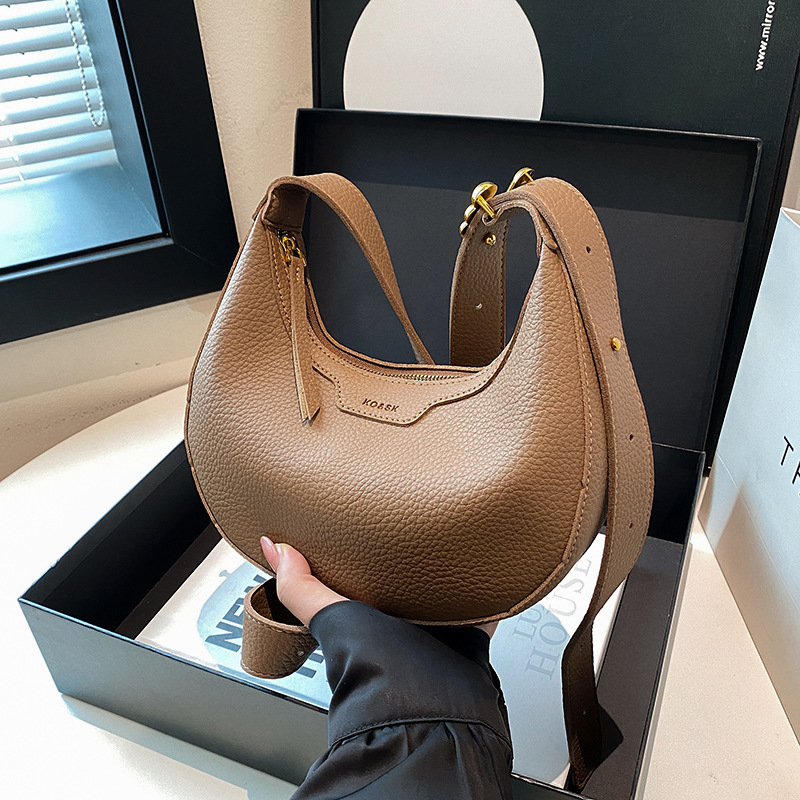Félhold alakú crossbody táska, városi minimalizmus, PU bőr, cipzár, ID zseb