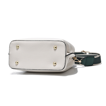 PU anyagú vödörtáska cipzárral, vödör alakú, PU bélés, belső cipzáras zseb és egy vállpánt