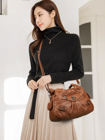 Γυναικεία τσάντα ώμου τύπου tote, PU υλικό, κατακόρυφο τετράγωνο σχήμα, άνοιγμα με φερμουάρ, εσωτερική τσέπη με φερμουάρ, τρεις ιμάντες