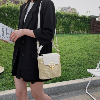 Τσάντα PU σε στυλ δρόμου, οριζόντια τετράγωνη μορφή, κλείσιμο με καπάκι, επένδυση από συνθετικό δέρμα