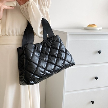 Τσάντα στον ώμο, μόδα του δρόμου, στυλ Tote, οριζόντιο τετράγωνο σχήμα, μαγνητικό κούμπωμα, επένδυση πολυεστέρα