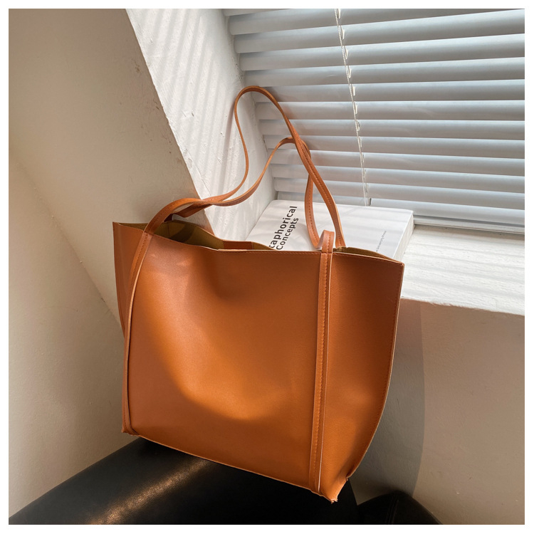 Безрамкова платнена картина с абстрактен автомобил – двупанелна стенна декорация