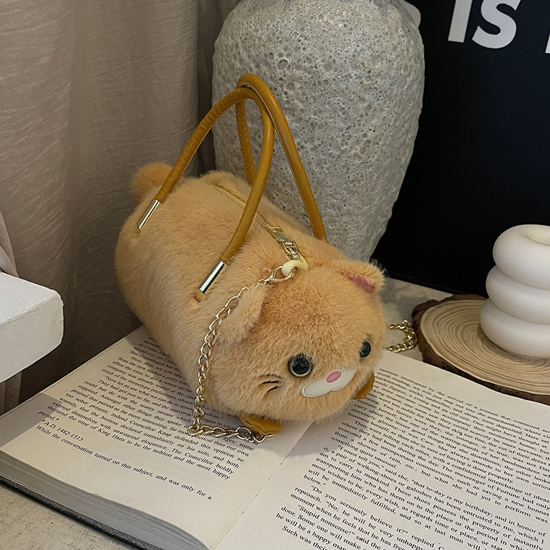 Capybara плюшена чанта за носене – карикатурен животински дизайн, кратък плюш, пълнеж PP памук (Материали: кратък плюш; Пълнеж: PP памук; Стил: карикатурно животно; Възраст: 7–14 г)