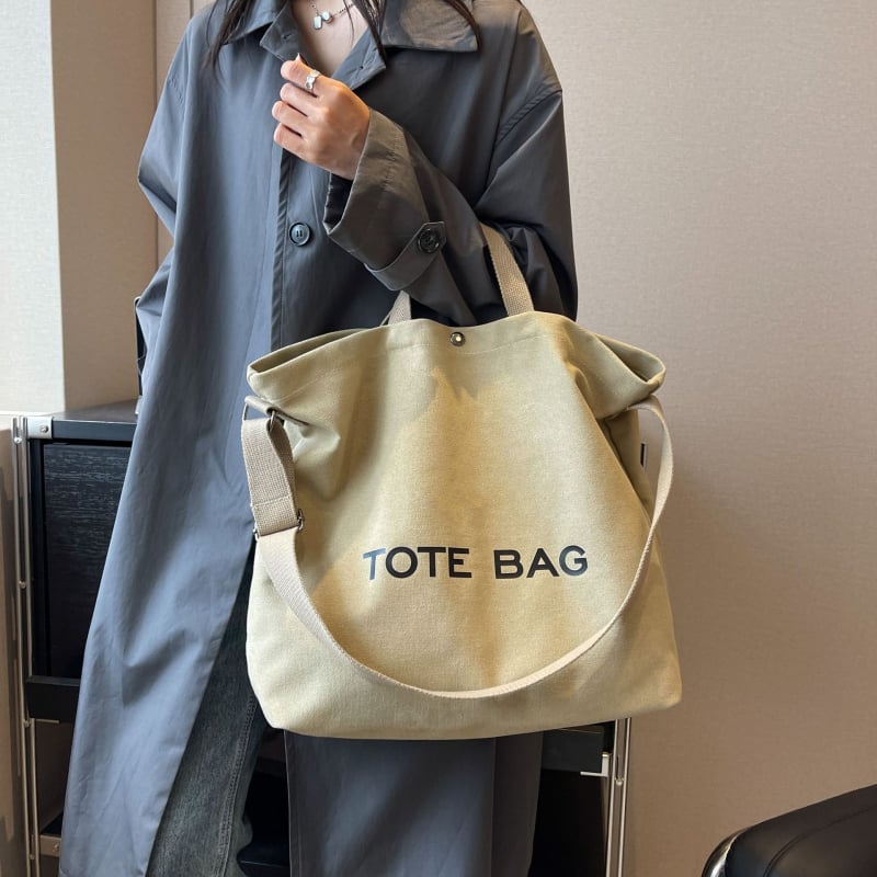 Vászon Tote táska, vízszintes négyszögletes siluettel, mágneszáras zárás, belső cipzáros zseb és telefontartó zseb