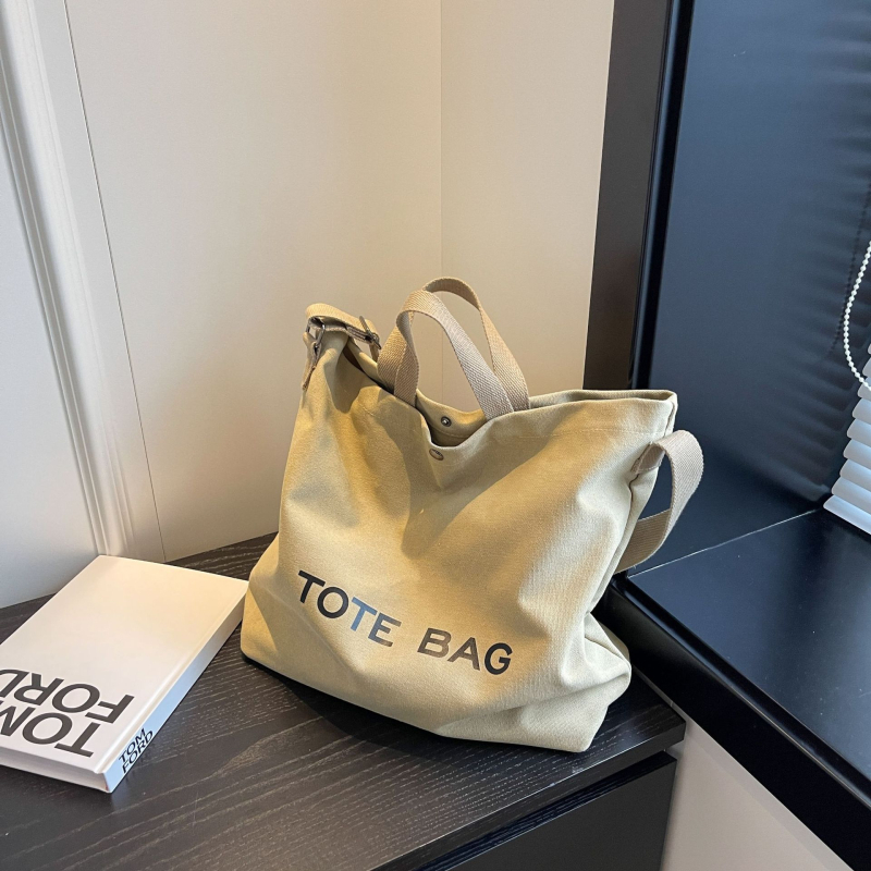 Vászon Tote táska, vízszintes négyszögletes siluettel, mágneszáras zárás, belső cipzáros zseb és telefontartó zseb