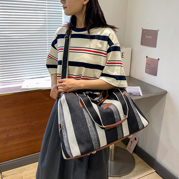 Τσάντα για κοντινά ταξίδια, κάθετης τετράγωνης μορφής, Oxford ύφασμα, φερμουάρ, εσωτερικές θήκες: θήκη με φερμουάρ, θήκη για κινητό, θήκη για ταυτότητα, τρισδιάστατος εξωτερικός σχεδιασμός