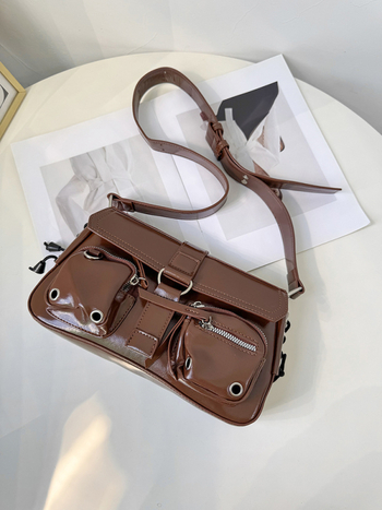 PU bőr alkar-crossbody táska, utcai stílus, horizontális négyzet alakú, zárható lezárás, belső zipzáras zseb, poliészter bélés, 2025 tavasz