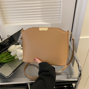 Τσάντα crossbody μικρού τετραγωνικού σχήματος – PU, μαγνητικό κλείσιμο, θήκη για κινητό, οριζόντιο σχήμα, τρισδιάστατος εξωτερικός σχεδιασμός, street trend