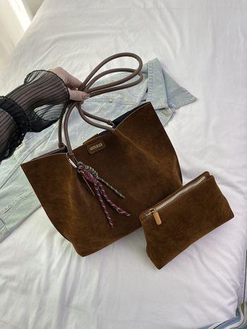 Двукомпонентен урбан Tote комплект от вълна с магнитно затваряне, хоризонтална квадратна форма и вътрешни джобове за телефон и ID