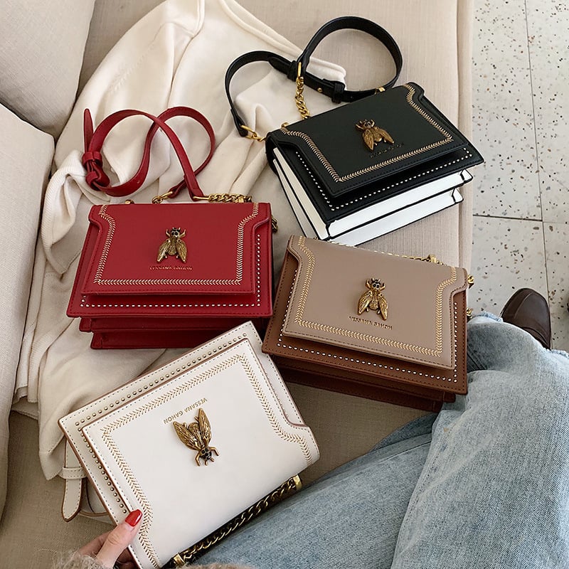 Crossbody négyzet alakú táska méh motívummal, PU bőr, mágneses zár