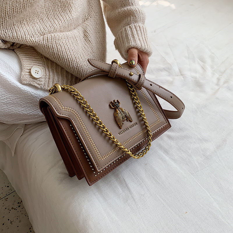 Crossbody négyzet alakú táska méh motívummal, PU bőr, mágneses zár