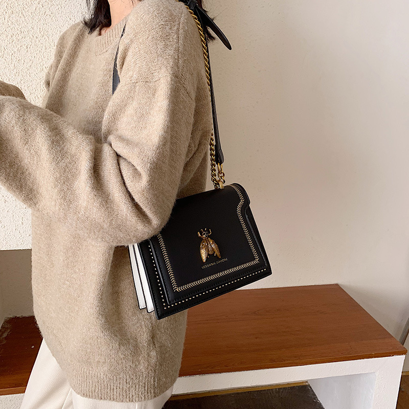 Crossbody négyzet alakú táska méh motívummal, PU bőr, mágneses zár