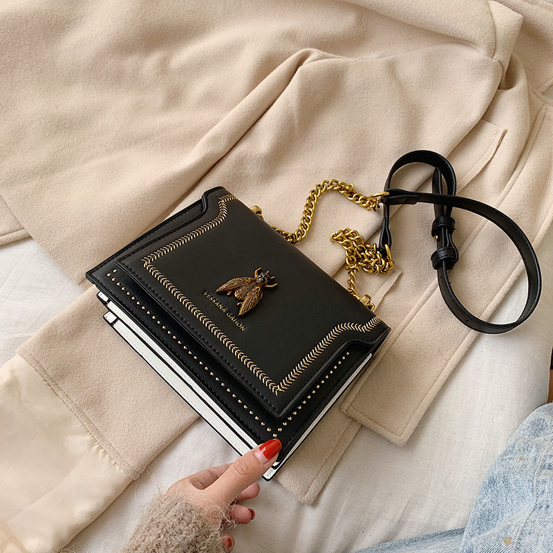 Crossbody négyzet alakú táska méh motívummal, PU bőr, mágneses zár