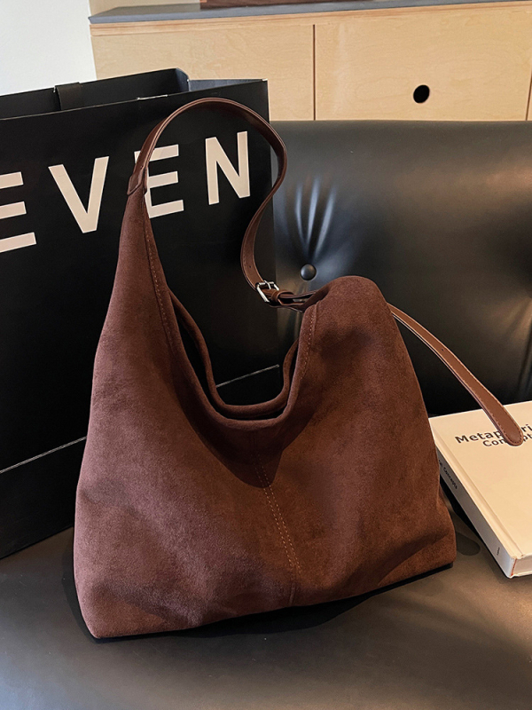 Geantă bucket din PU, formă verticală pătrată, închidere magnetică, buzunar interior cu fermoar, căptușeală din poliester