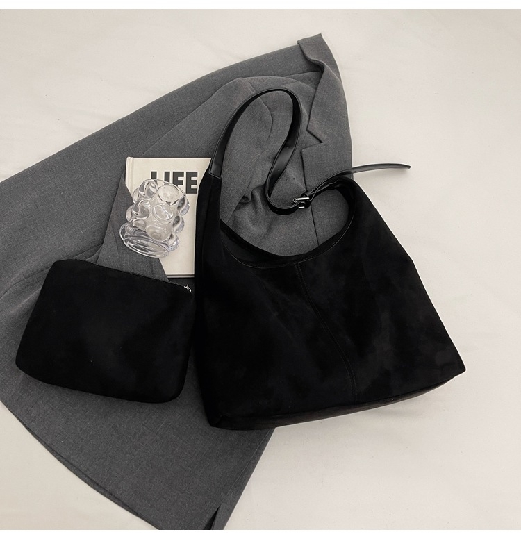 Geantă bucket din PU, formă verticală pătrată, închidere magnetică, buzunar interior cu fermoar, căptușeală din poliester