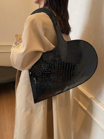 Γυναικεία τσάντα μασχάλης, καρδιά σχήματος, PU υλικό, αστικός μινιμαλισμός, κλείσιμο με κλειδαριά, εσωτερική θήκη με φερμουάρ