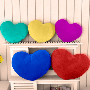 Сърцевидна плюшена възглавничка с вътрешна сърцевина, пълнеж от полиестерни влакна, модерен минималистичен стил