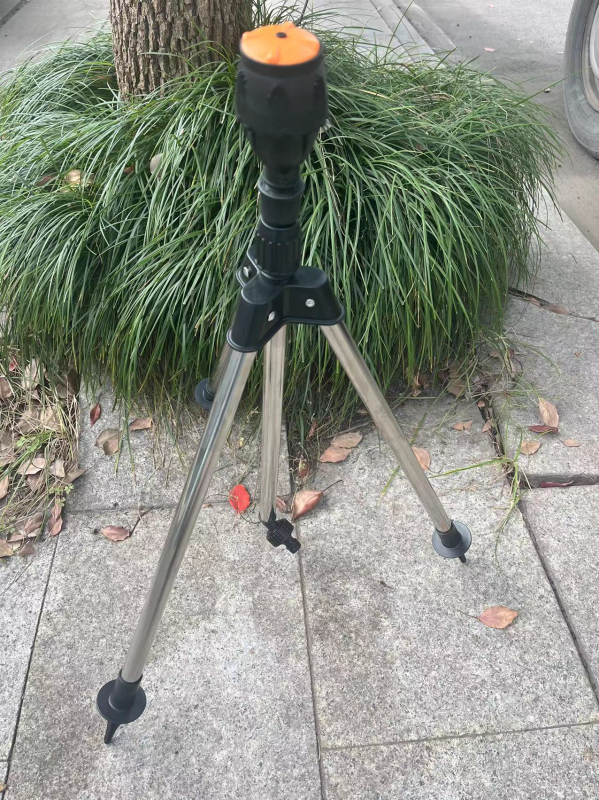 Σετ τρίποδη βάση για ψεκαστήρα από ανοξείδωτο ατσάλι με κινητή ακροφύσιο, χωρητικότητα 550 L, περιστροφή 360°