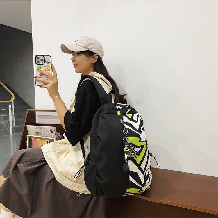 Beifanxi graffiti nylon hátizsák diákok számára, divatos kampus hátizsák laptop rekesszel és telefon- és ID-zsebekkel