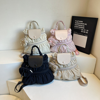 Rucsac din nylon, cu stil urban minimalist, formă vertical pătrată, deschidere cu fermoar.