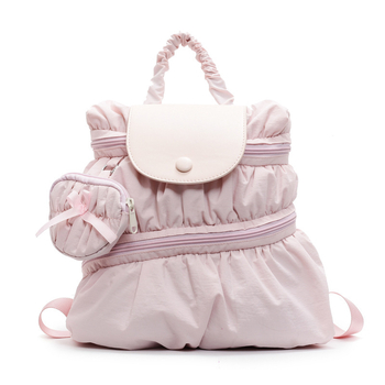 Σακίδιο πλάτης από νάιλον με αστικό μινιμαλιστικό στυλ, κάθετης τετράγωνης μορφής, άνοιγμα με φερμουάρ.