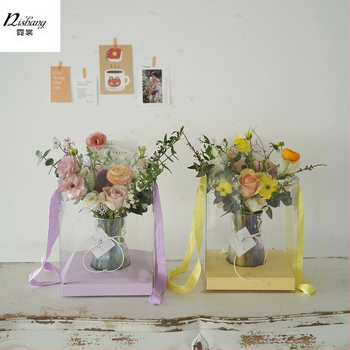 Kvadratinė skaidri PVC puokštės dėžutė su rankena, skirta dovanų ir gėlių įpakavimui, Modelis 07766, PVC + kartonas, 120 vnt dėžėje