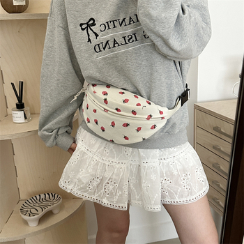 Κορεάτικη Corduroy Chest Bag για γυναίκες – Strawberry Print, φρέσκο και γλυκό στυλ; Υλικό: ειδικό; Εσωτερική επένδυση: πολυεστέρας; Άνοιγμα: φερμουάρ; Εσωτερική δομή: τσέπη με φερμουάρ ανά στρώσεις; Εξωτερική τσέπη: ανοιχτή τσέπη