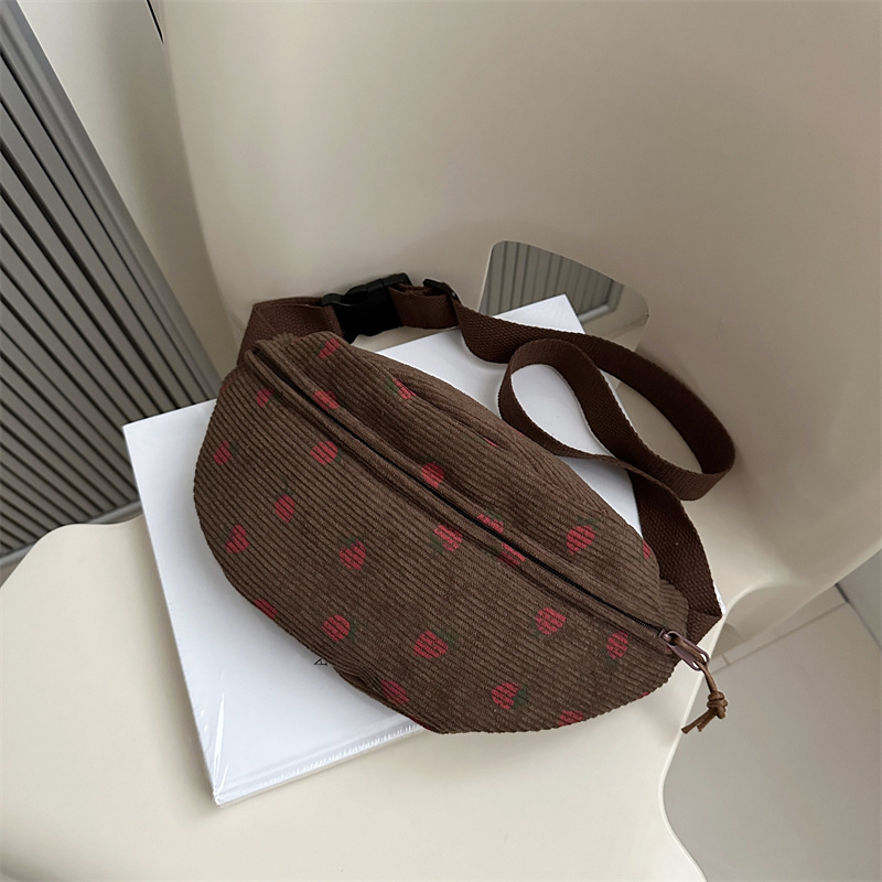 Geantă corduroy coreeană pentru femei – imprimeu cu căpșuni, stil proaspăt; Material: special; Captușeală: poliester; Închidere: fermoar; Structură interioară: buzunar cu fermoar între straturi; Buzunar exterior: buzunar deschis