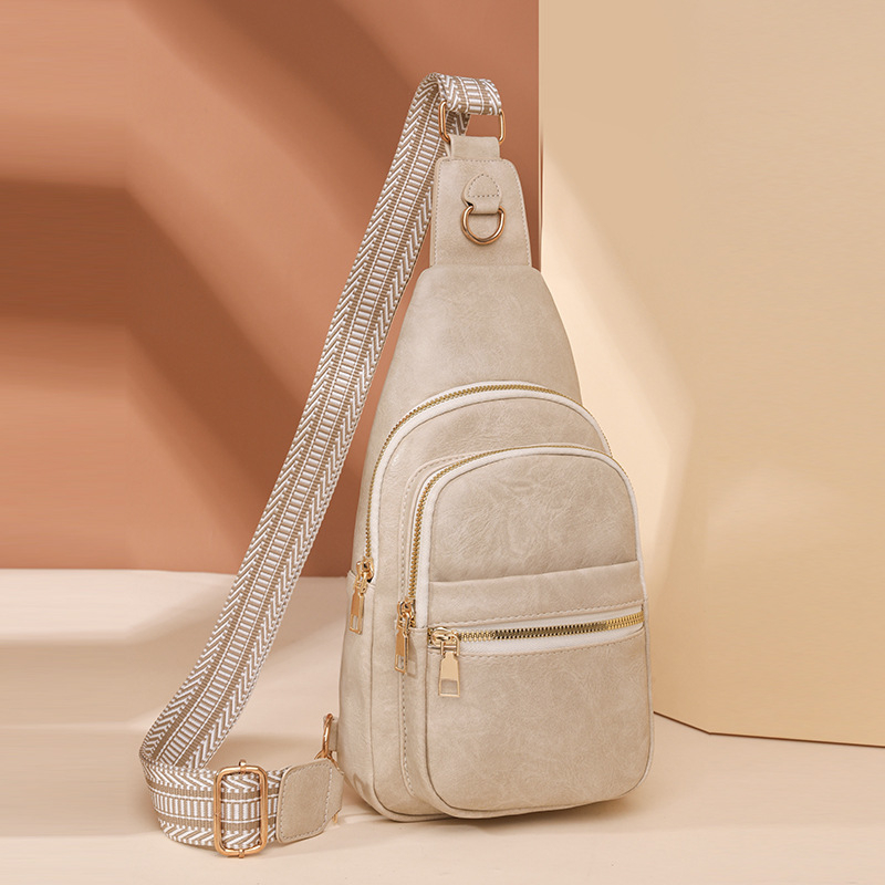 PU bőr crossbody táska, nagy kapacitású, cipzáras nyitás, poliészter bélés, belső zseb cipzárral