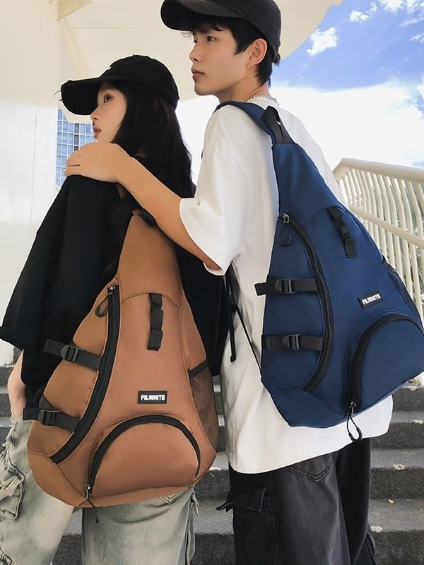 Nylon crossbody táska – függőleges négyzet alakú, cipzár, egy vállpánt, belső zsebek (cipzáros és telefonos), uniszex, mindennapi használatra
