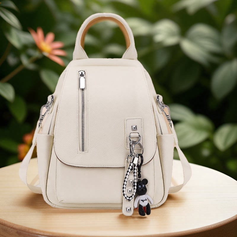 Дамска кожена раница в уличен стил, естествена кожа — първи слой телешка кожа, отваряне с капак, голям капацитет, вътрешно оформление: джоб с цип и джоб за телефон