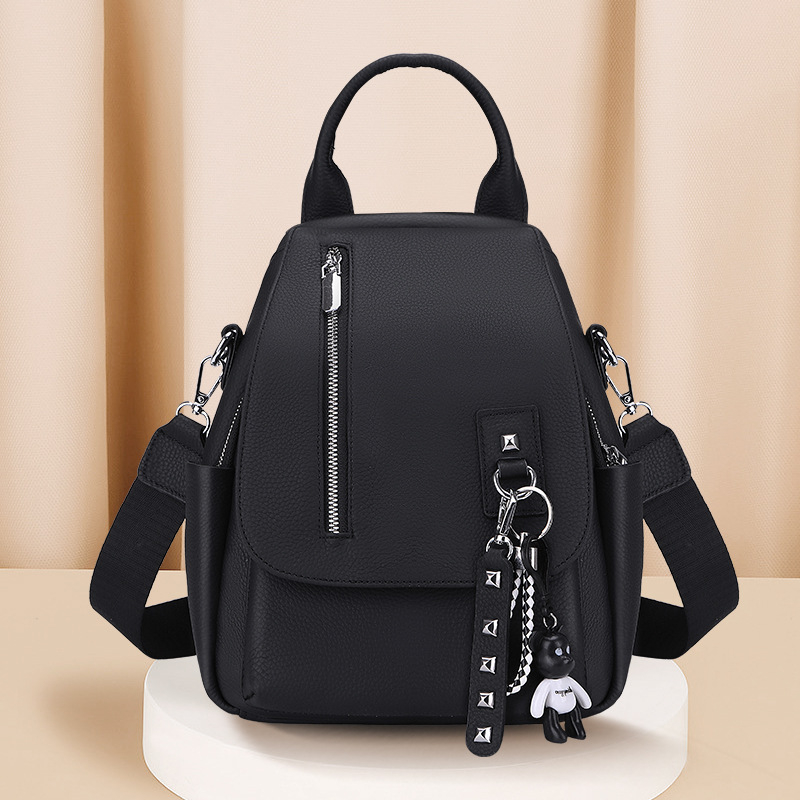 Дамска кожена раница в уличен стил, естествена кожа — първи слой телешка кожа, отваряне с капак, голям капацитет, вътрешно оформление: джоб с цип и джоб за телефон